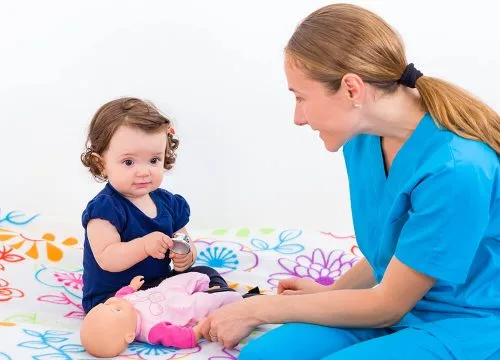 مربية اطفال بالشهر