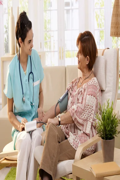 ممرضات رعاية منزلية الرياض