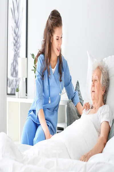 ممرضات رعاية منزلية جدة 3 1 هاوس ميد ممرضات رعاية منزلية جدة 3 1 هاوس ميد